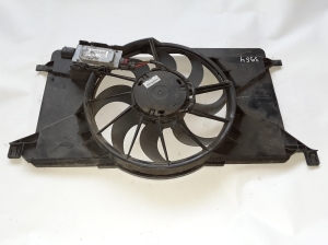 Ford Focus (2011–2018) Dzesēšanas ventilators un tā daļas 8V618C607F - 2