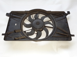 Kühlerlüfter und seine Teile - 8V618C607F
