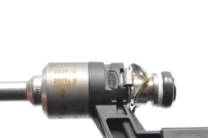  Fuel injector 