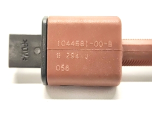 Tesla Model 3 3 (2016–2024) Bremslichtschalter 1044681-00-B - 4