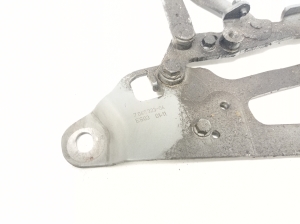  Engine cover hinge 