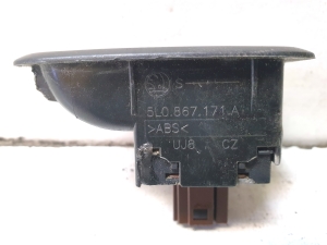 Skoda Yeti (2009–2017) Front door glass switch 5L0867171A - 3