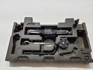  Key case in the trunk and its details 