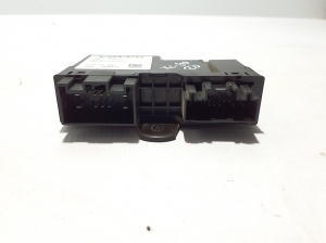  Trunk lid control module 