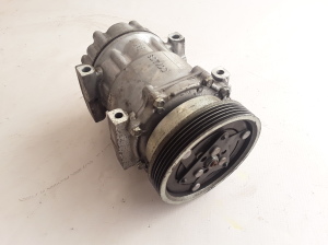 Dacia Sandero (2008–2012) Konditsioneeri kompressor 8200866441 - 2