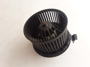 Salona sildītāja motors - 272106020R