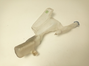 Ford Fiesta VI (2008–2017) Front washer fluid reservoir 8A6117B613AF - 5