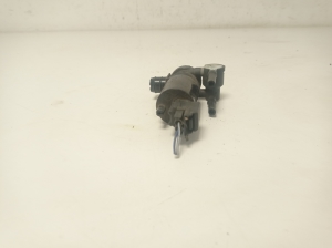 Ford Fiesta VI (2008–2017) Front windshield washer pump 8A6117K624AA - 2