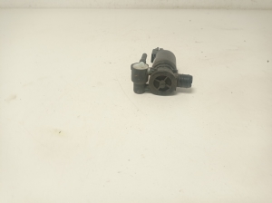 Ford Fiesta VI (2008–2017) Front windshield washer pump 8A6117K624AA - 3
