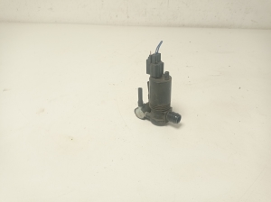 Ford Fiesta VI (2008–2017) Front windshield washer pump 8A6117K624AA - 4