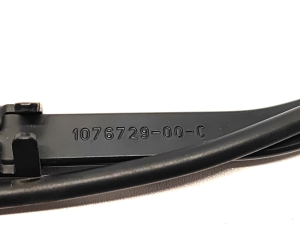 Tesla Model 3 3 (2016–2024) Windshield wiper arm 1076729-00-C - 2