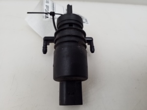 Volkswagen Golf IV (1997–2003) Front windshield washer pump - 2