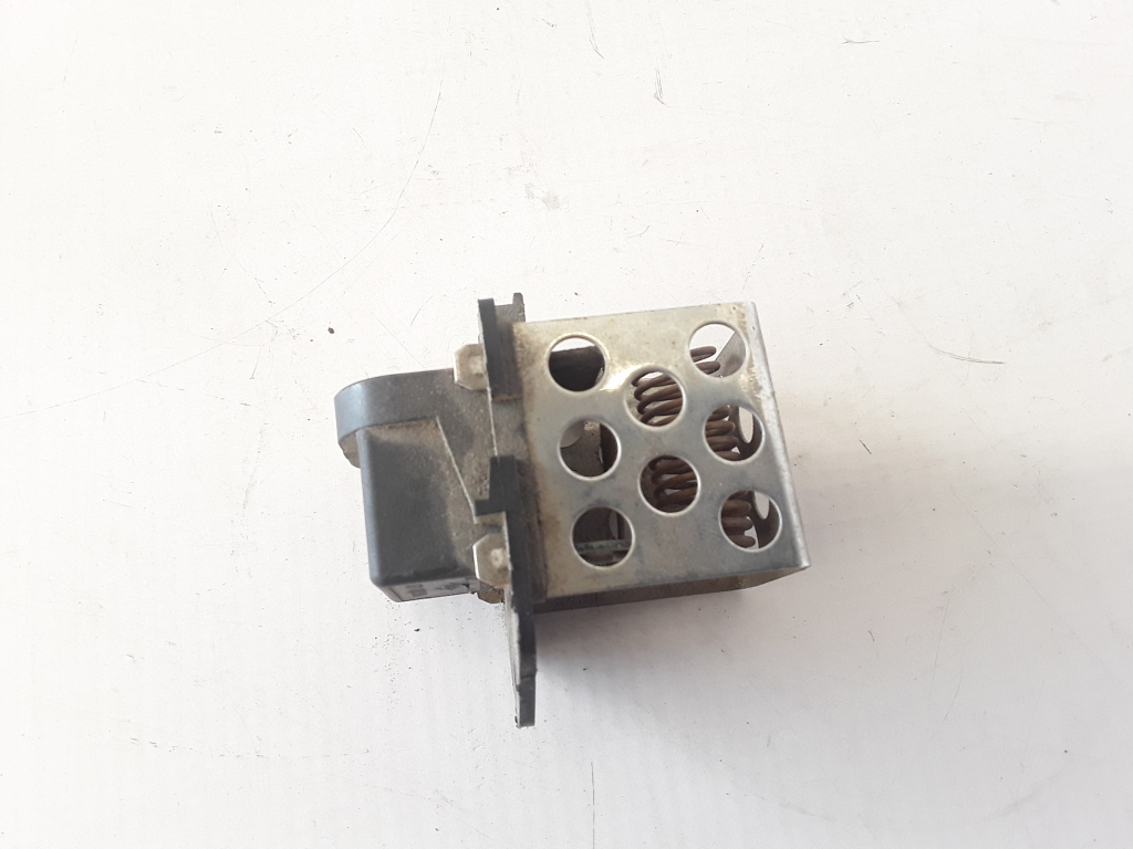 Used RENAULT Trafic Cooling fan relay 8200045082