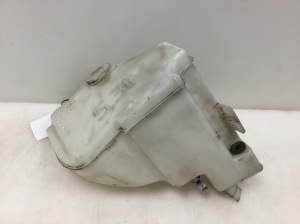 Scheibenwaschbehälter vorne - 8363562