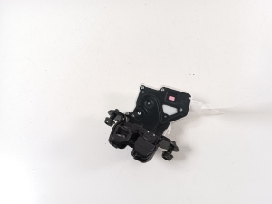 Trunk lid lock