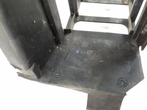 Mercedes Benz S-Class 221 (2005–2013) Vahejahuti õhusuunaja A2215050030 - 2