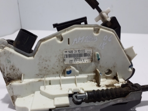 Volkswagen Amarok I (2010–2022) Rear side door lock 2H0839016E - 4