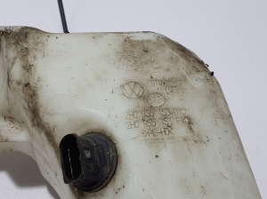 Volkswagen Amarok I (2010–2022) Front washer fluid reservoir 2H0955453D - 3