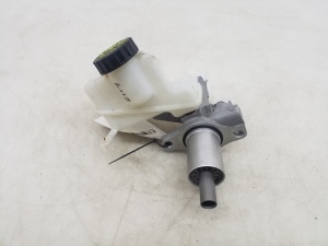  Master cylinder 