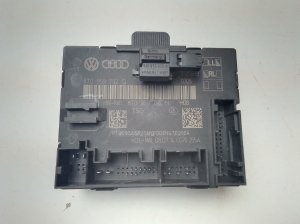 AUDI A4 B8 (2007–2016) Esiukse juhtplokk 8T0959792H - 2