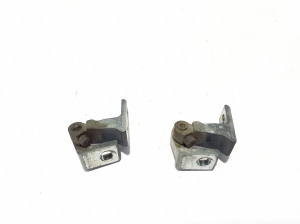 Volkswagen Amarok I (2010–2022) Esiukse ülemine hing 8K0831402D - 2