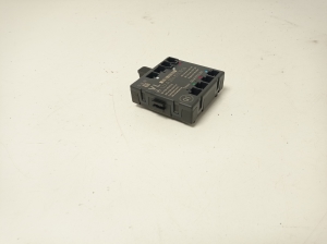 Mercedes Benz C-Class 204 (2007–2014) Front door control unit A2048701826 - 3