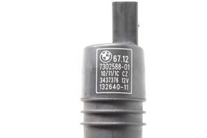 BMW 3 SERIES F30 (2011–2018) Front windshield washer pump 7302588 - 2