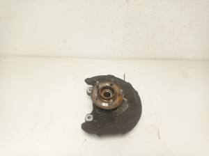   Front wheel hub  -  
