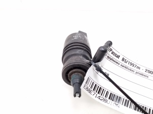 Volkswagen Passat B5 (1997–2005) Motor für Frontscheibenwaschanlage - 3