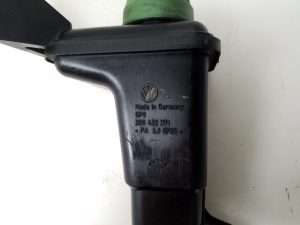 Volkswagen Passat B5 (1997–2005) Roolivõimendi pumba paak 3B0422371 - 3