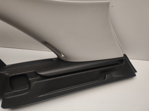  Interior trim of the rear strut 