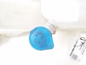 Honda CR-V (2002–2006) Front washer fluid reservoir HLC22019 - 2