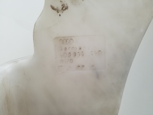 AUDI A8 D2 (1994–2002) Front washer fluid reservoir 4D0955451D - 3