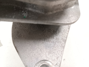 Citroen C4 C41 (2020–2026) Engine mount 9826533880 - 3
