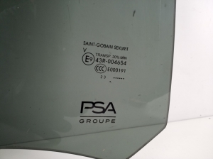 Citroen C4 C41 (2020–2026) Aizmugurējo sānu durvju stikls 9832845580 - 2