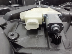 BMW X3 G01 (2017–2026) Front door window regulator 7498148 - 4