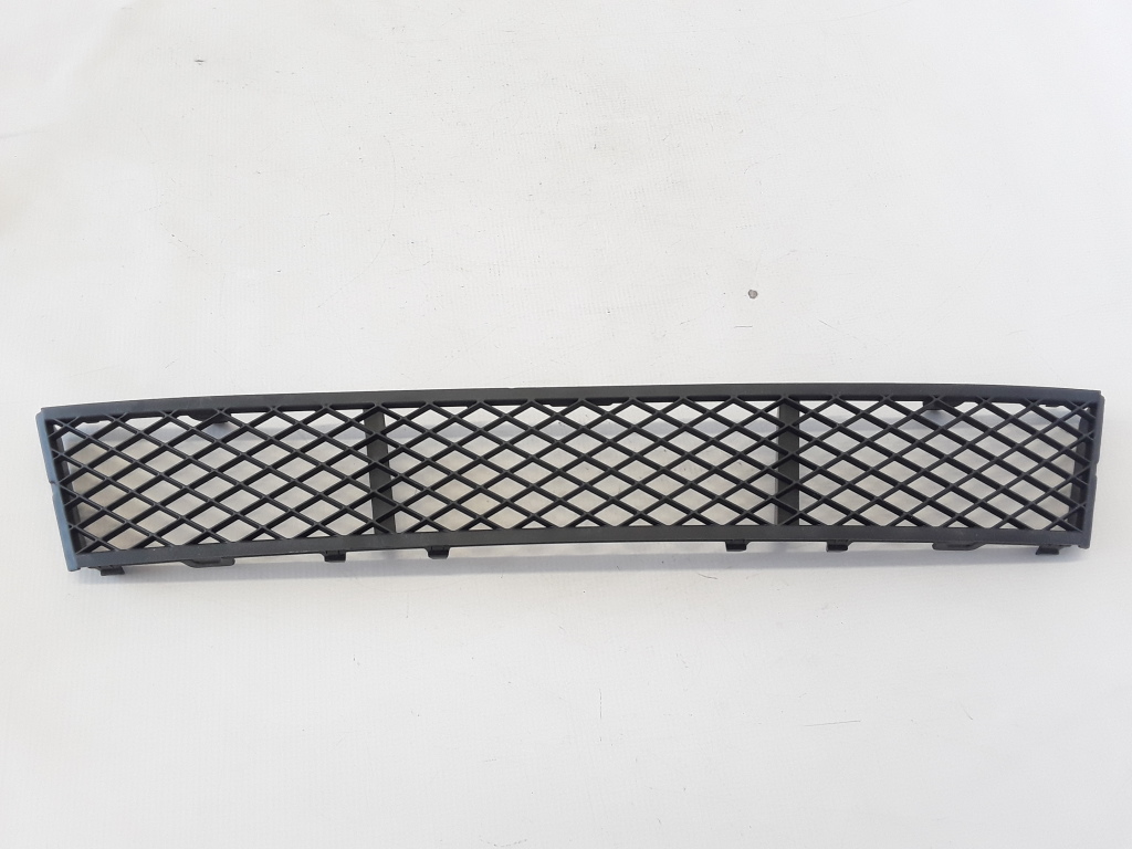 Used BMW 5 SERIES Front bumper lower grille 7285950