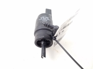 AUDI A6 C5 (1997–2005) Front windshield washer pump 1J5955651 - 2
