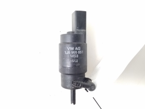 Front windshield washer pump - 1J5955651