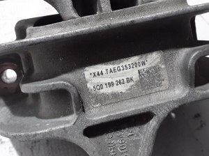  Engine holder 