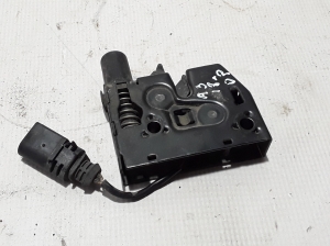   Kapoti lukk  - 8V0823509A 