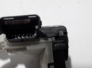 Peugeot 5008 (2017–2026) Rear side door lock 9822829280 - 3