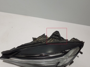 VOLVO V60 (2018–2026) Esituli 32338001 - 4