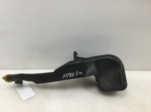 Front washer fluid reservoir - GM0036