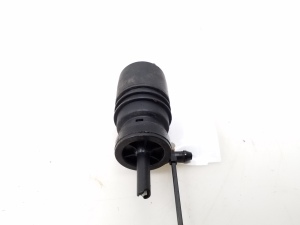 Volkswagen Passat B5 (1997–2005) Motor für Frontscheibenwaschanlage 1J5965651 - 2
