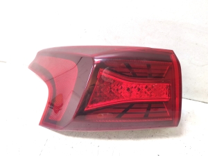 Hyundai Santa Fe (2018–2026) Eckleuchte hinten 92401S1 - 4