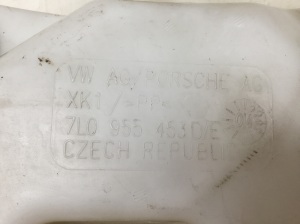 Volkswagen Touareg I (2002–2010) Scheibenwaschbehälter vorne 7L0955453D - 2