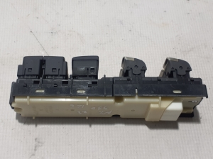 LEXUS NX H20 (2021–2026) Front door glass switch 8404078050 - 3