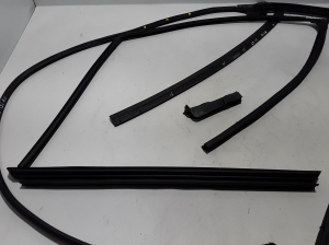 LEXUS NX H20 (2021–2026) Front door rubber seal - 3