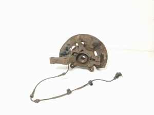   Front wheel hub  -  